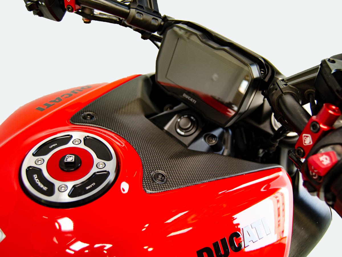 DUCABIKE (DBK) - ドライカーボン タンクカバー (艶なし) DIAVEL